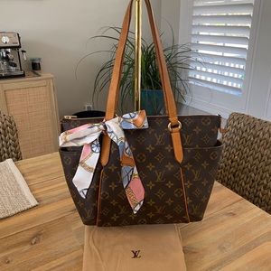 Louis Vuitton Totally PM Shoulder Bag